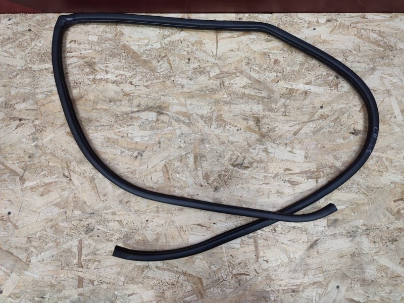 Уплотнитель     двери