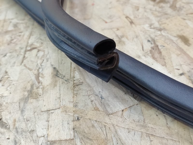 Уплотнитель     двери