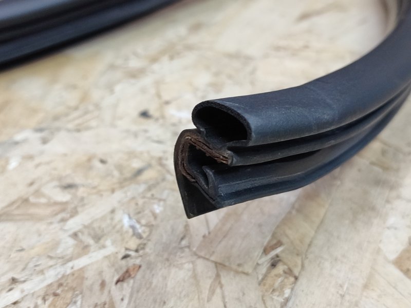 Уплотнитель     двери