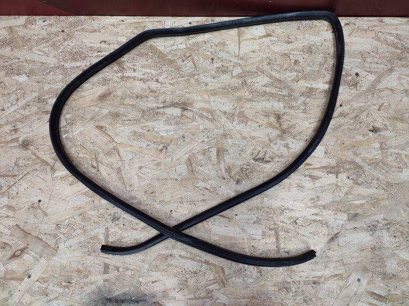 Уплотнитель     двери