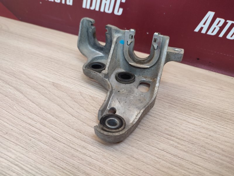 Кронштейн троса КПП