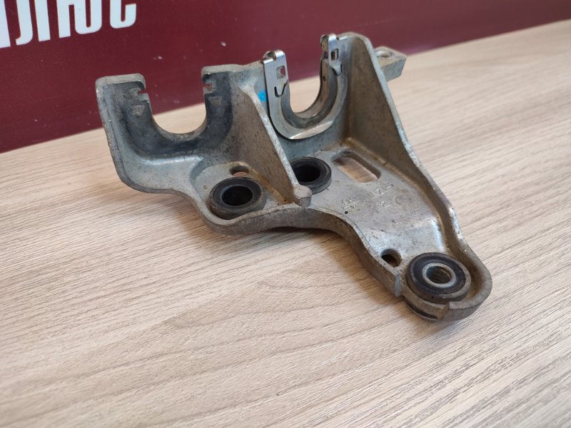 Кронштейн троса КПП