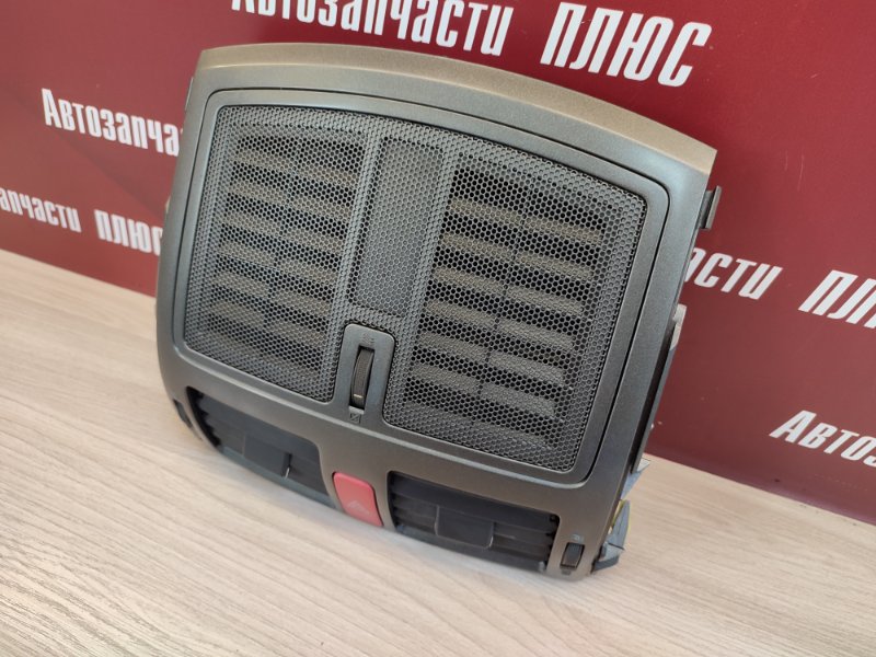 Дефлектор салона