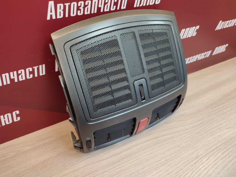 Дефлектор салона