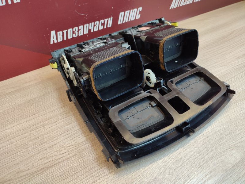 Дефлектор салона