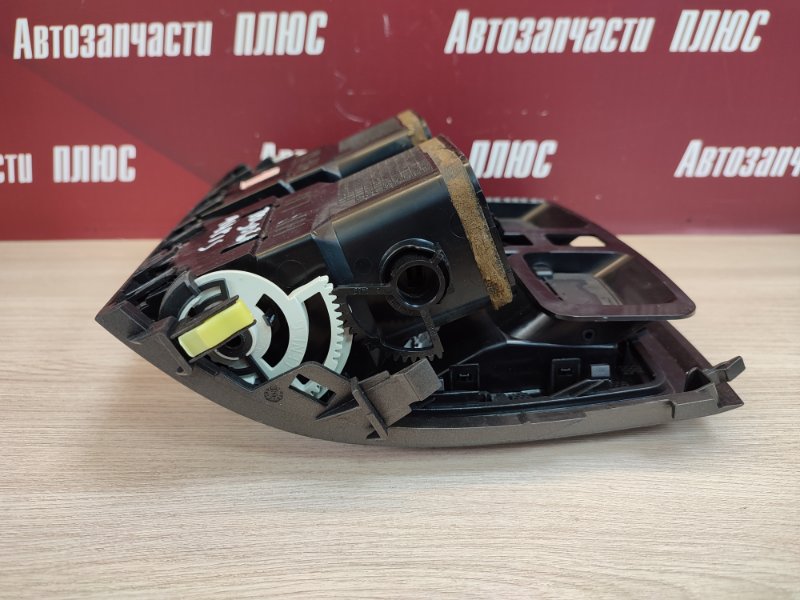 Дефлектор салона