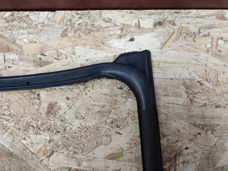 Уплотнитель двери