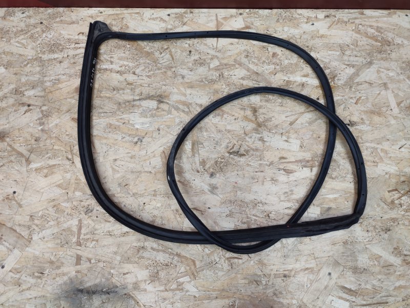 Уплотнитель двери