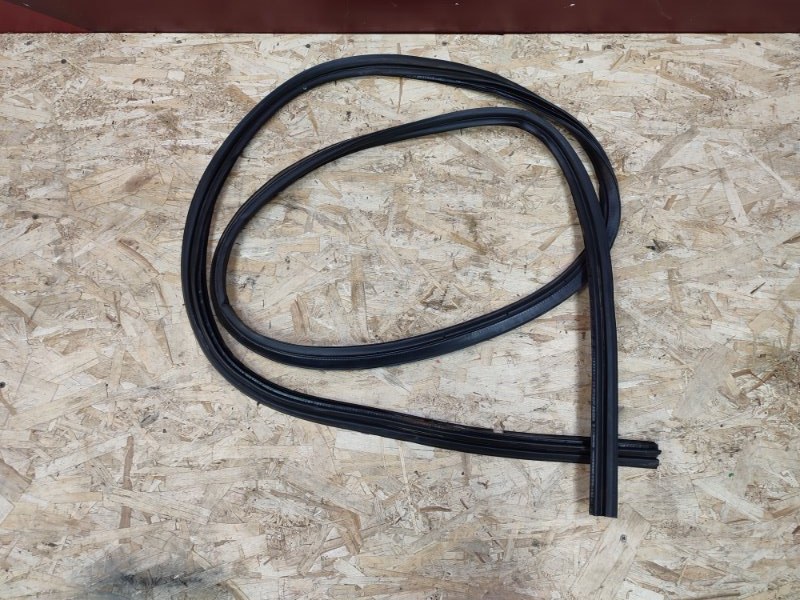 Уплотнитель багажника