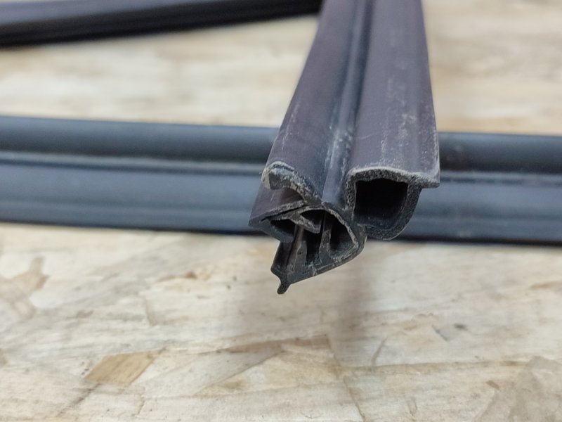 Уплотнитель багажника