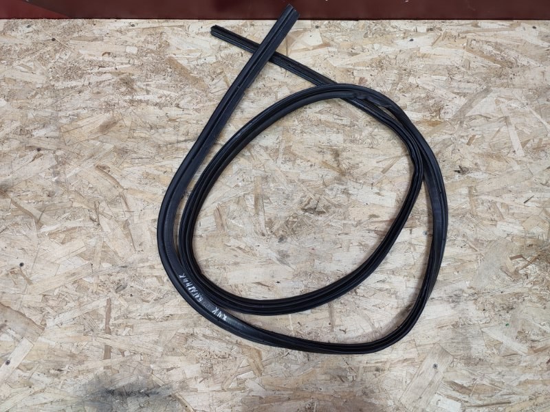 Уплотнитель багажника