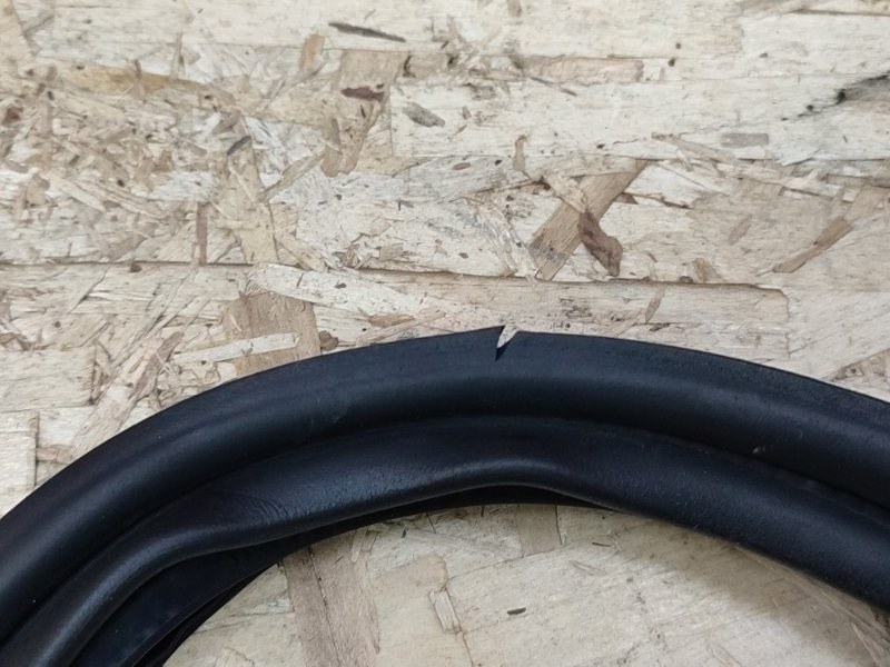 Уплотнитель багажника