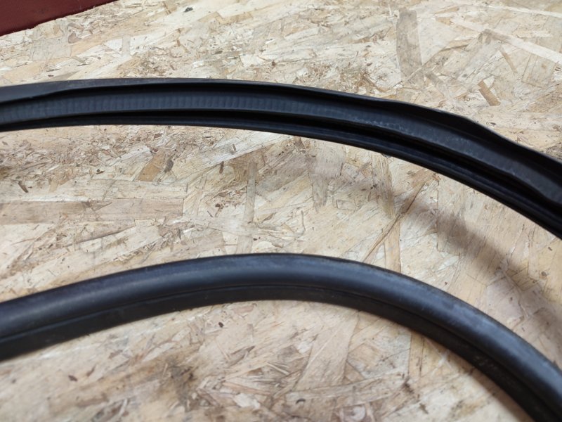 Уплотнитель двери