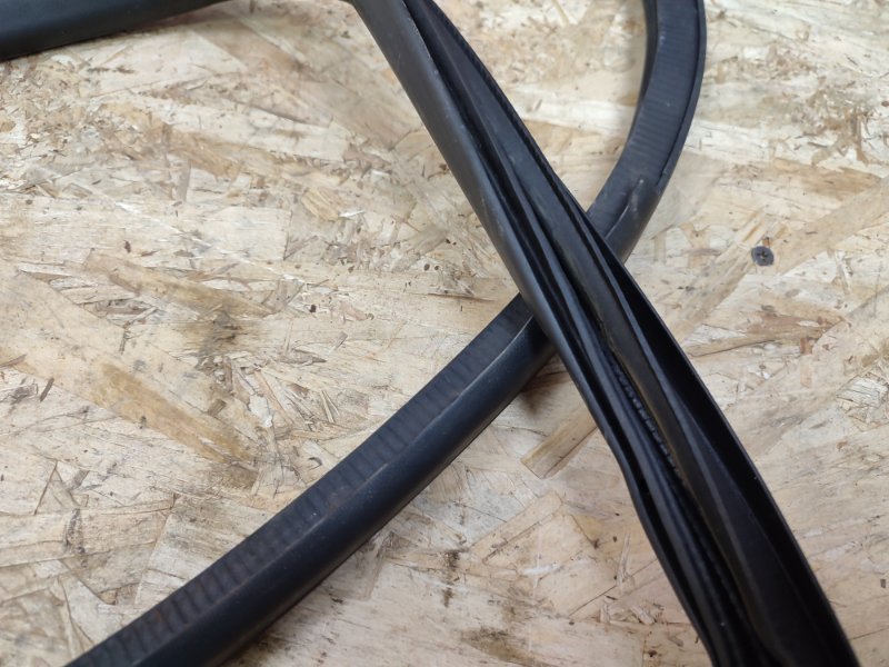 Уплотнитель двери