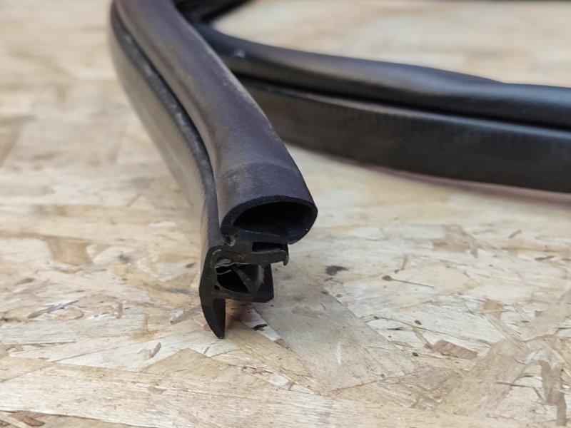 Уплотнитель двери