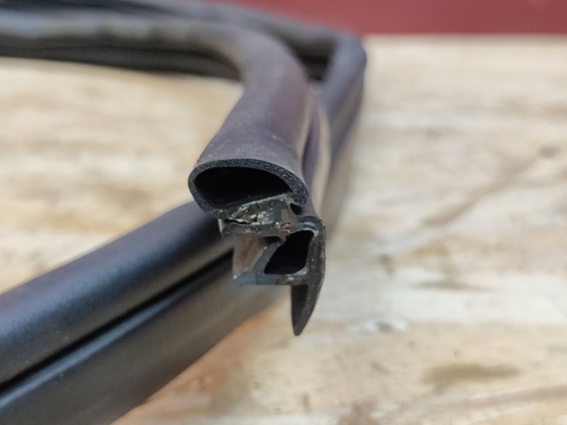 Уплотнитель двери