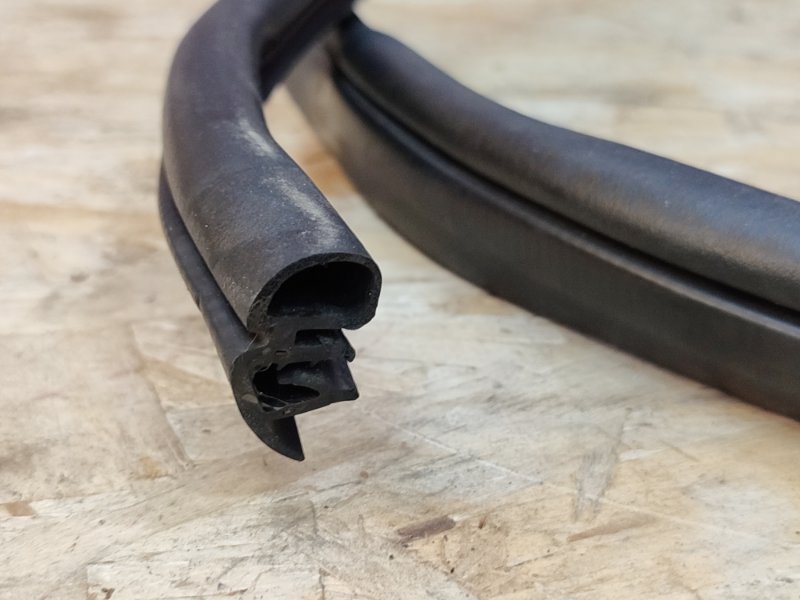 Уплотнитель двери