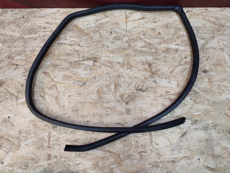 Уплотнитель двери