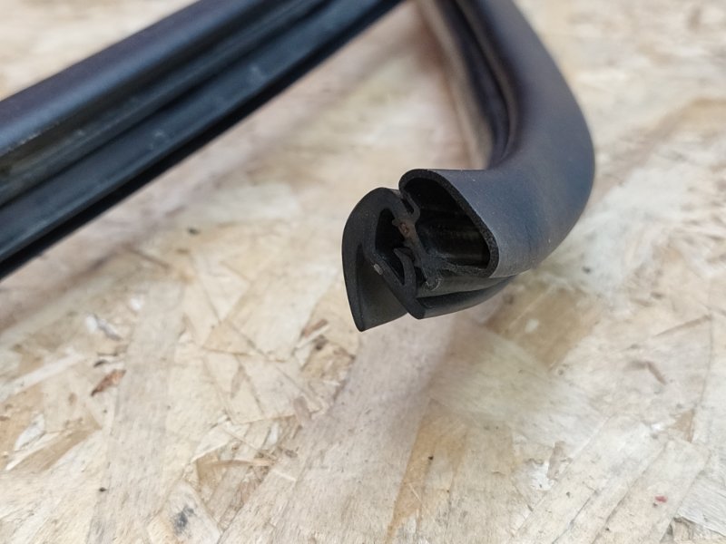 Уплотнитель двери