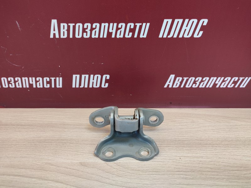 Петля двери