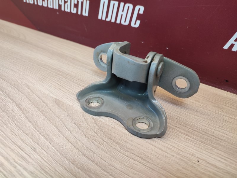 Петля двери