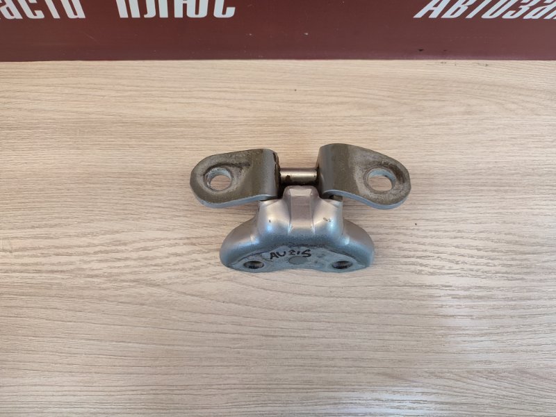 Петля двери