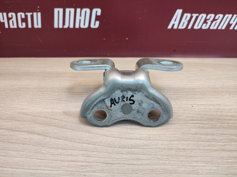 Петля двери