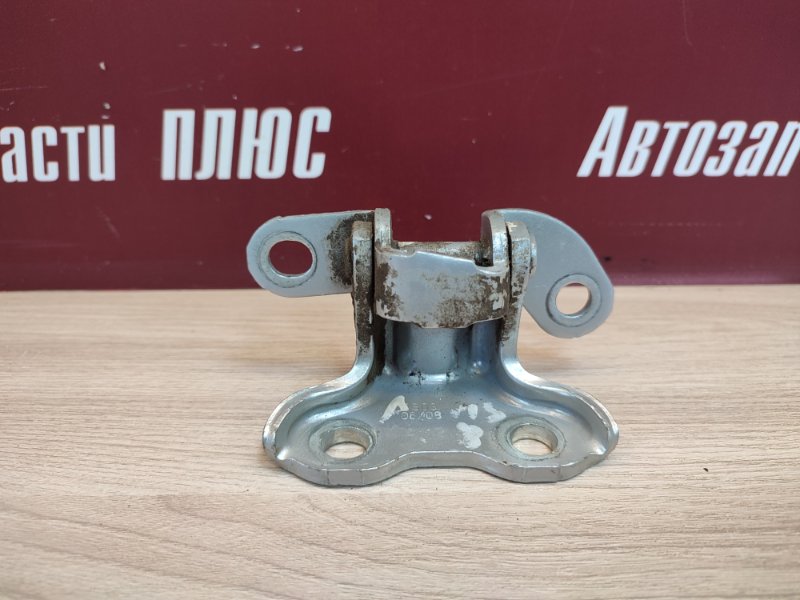 Петля двери