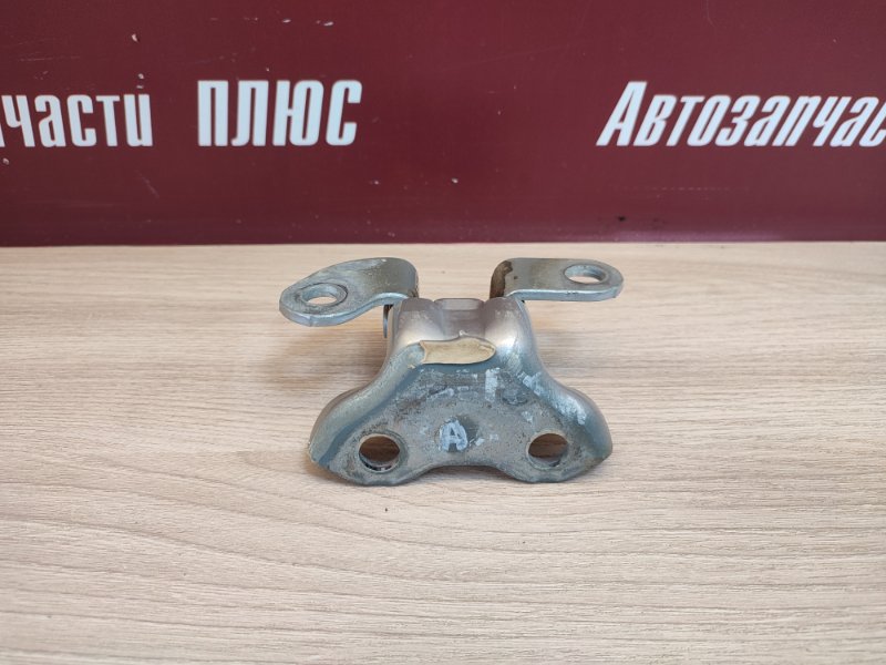 Петля двери