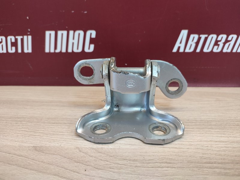 Петля двери