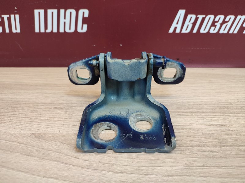 Петля двери