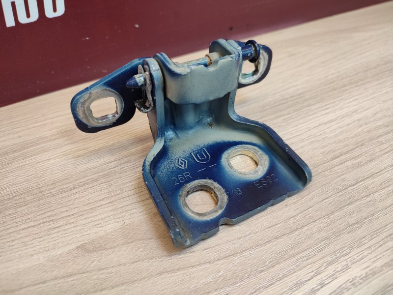 Петля двери