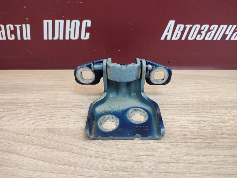 Петля двери