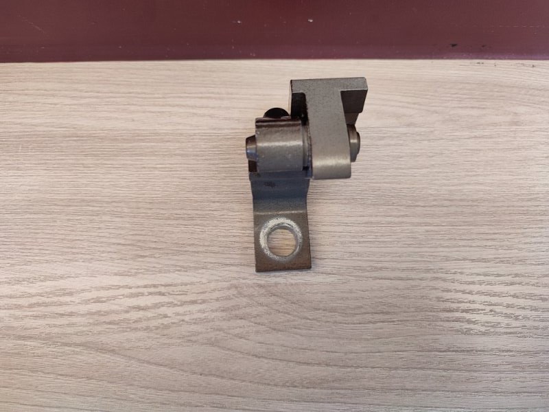 Петля двери