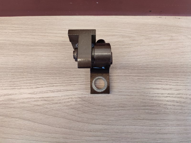 Петля двери