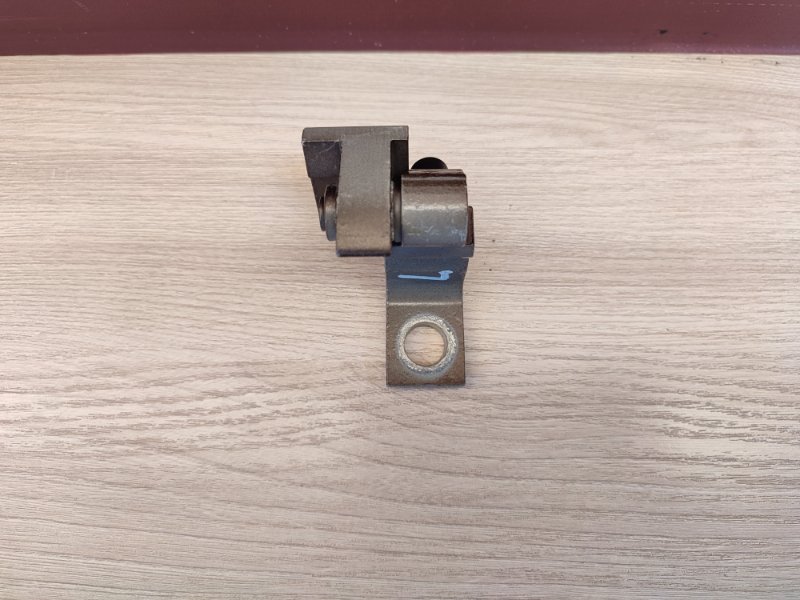 Петля двери