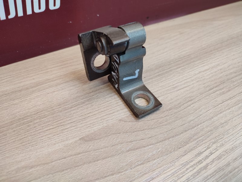 Петля двери