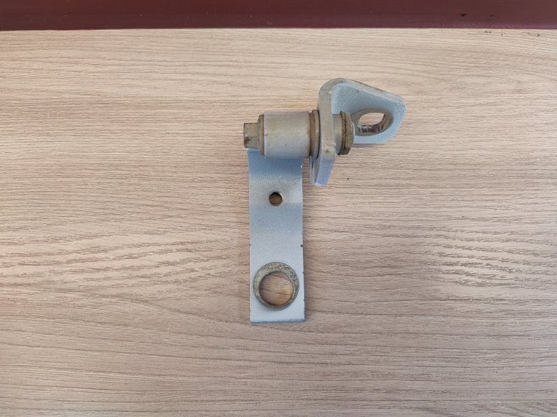 Петля двери