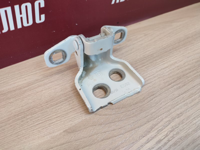 Петля двери