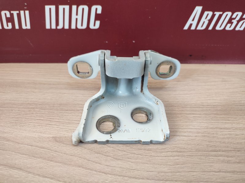 Петля двери