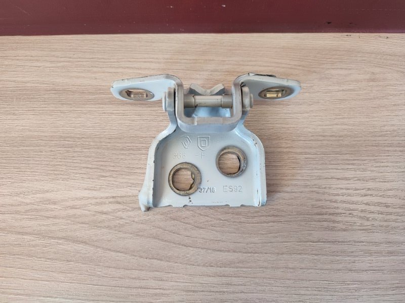 Петля двери