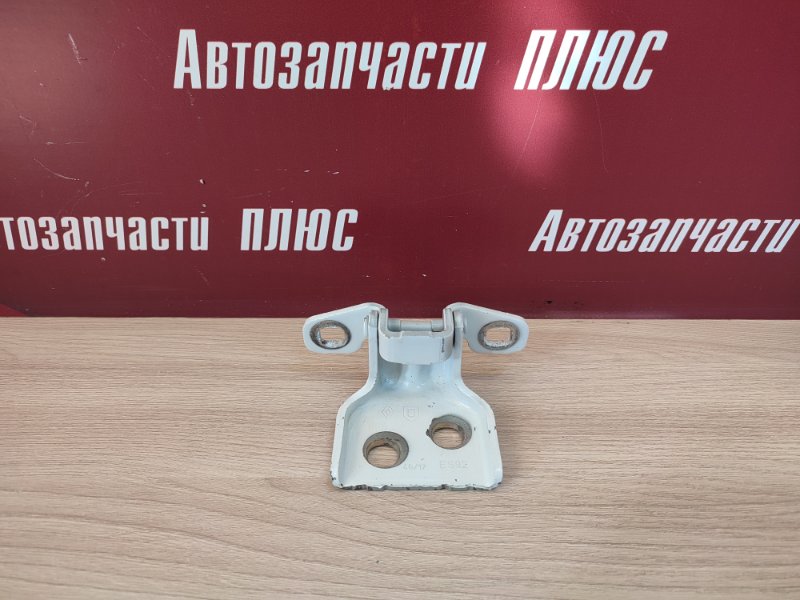 Петля двери