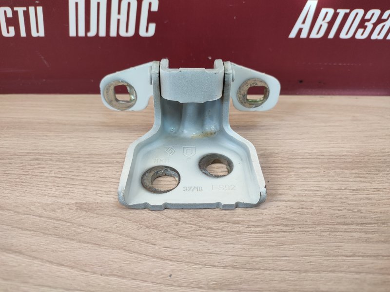 Петля двери