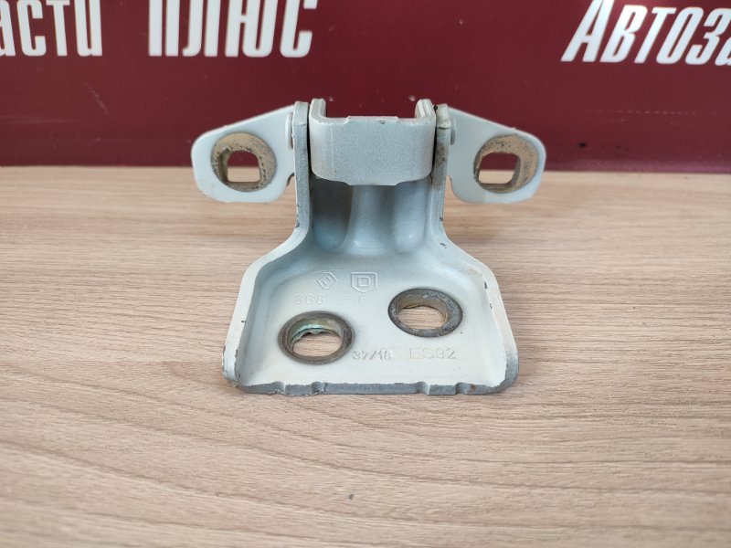 Петля двери