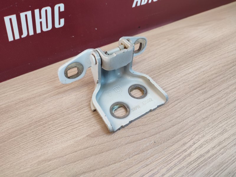 Петля двери