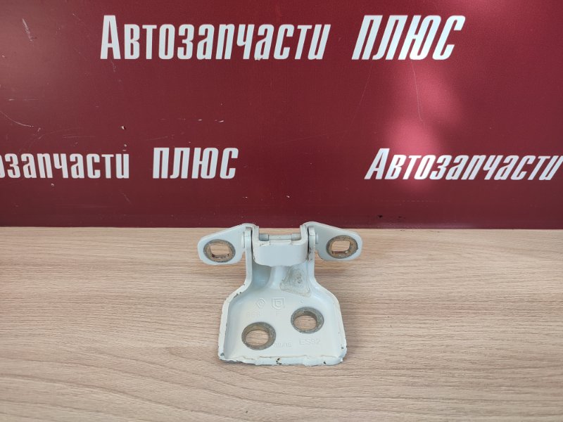 Петля двери