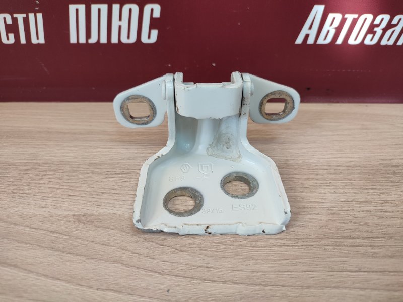 Петля двери