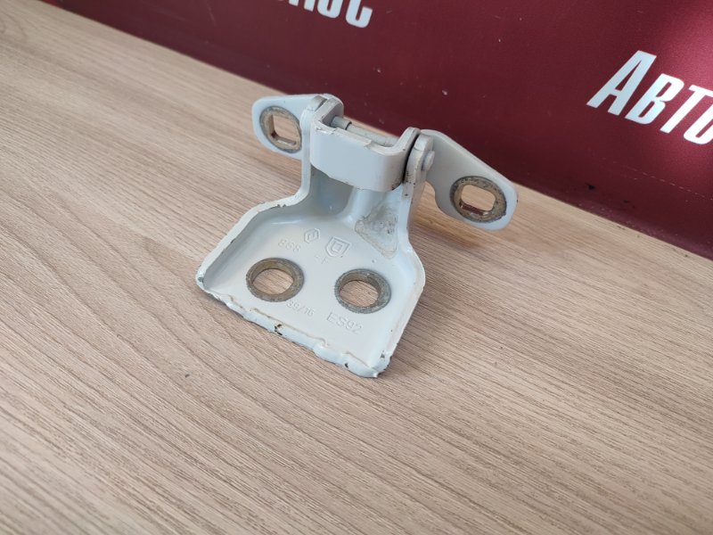 Петля двери