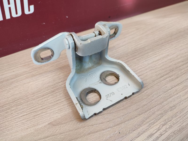 Петля двери