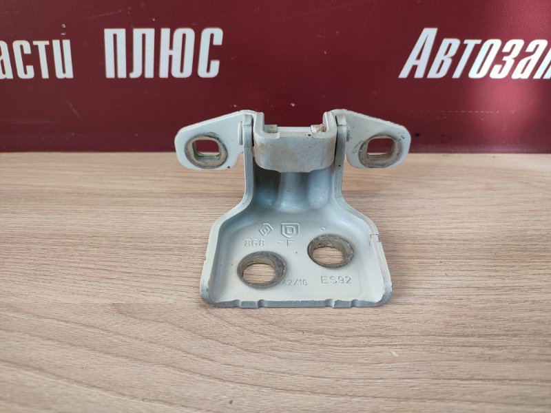 Петля двери